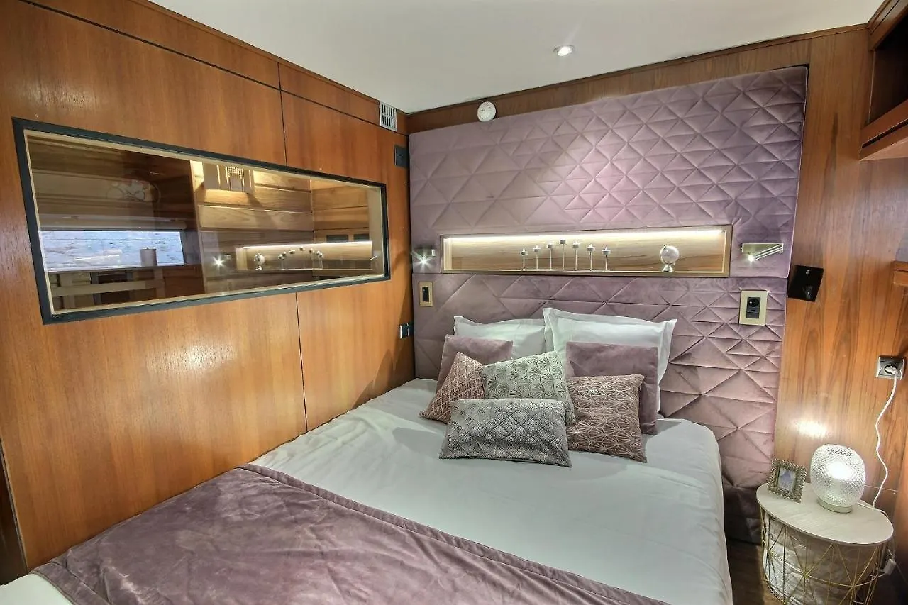 Hotel Vip Yacht & Paris