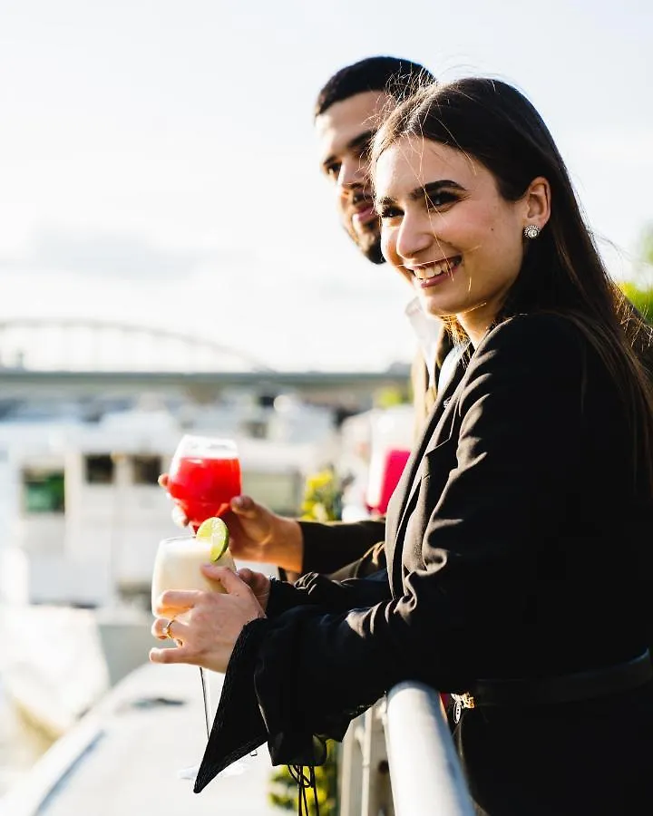 Hotel Vip Yacht & Paris