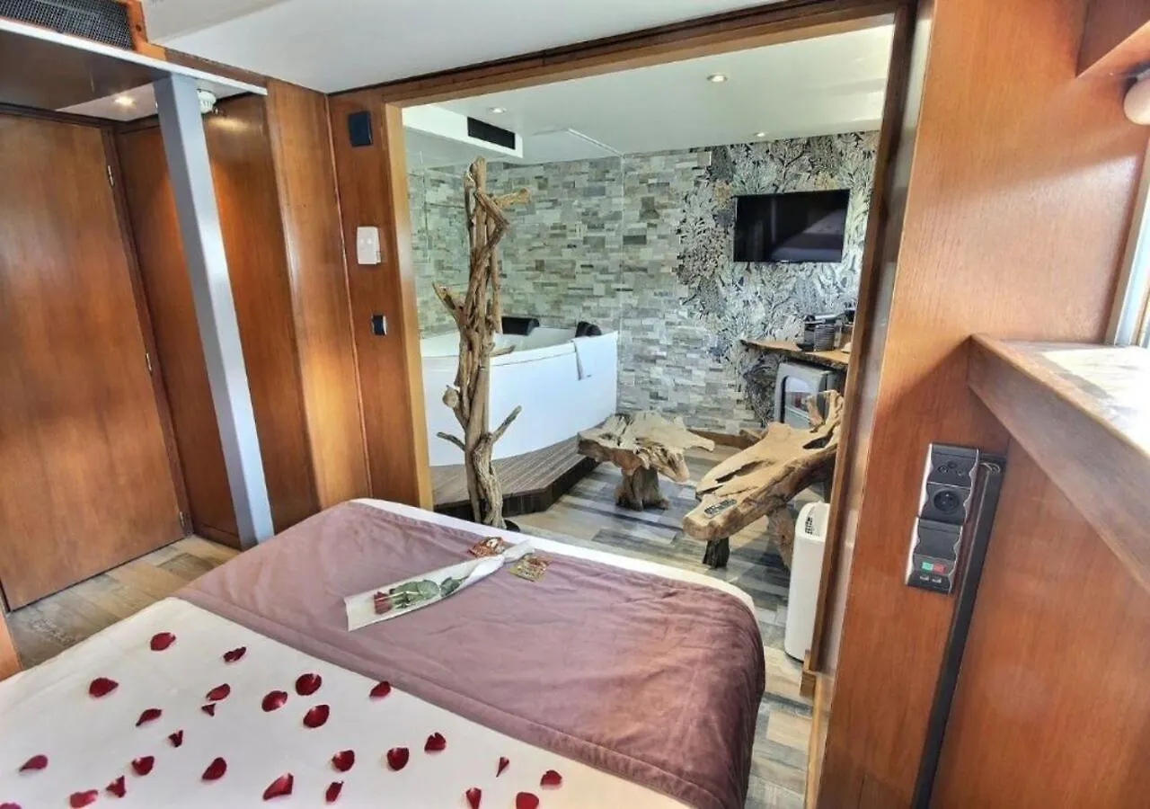 Hotel Vip Yacht & 2*