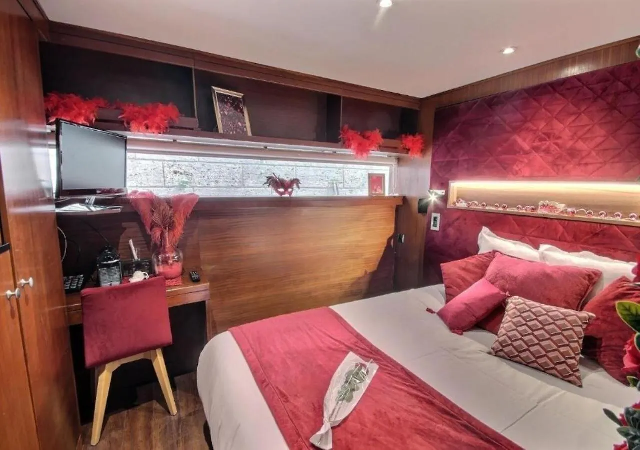 Vip Yacht Hotel Paris