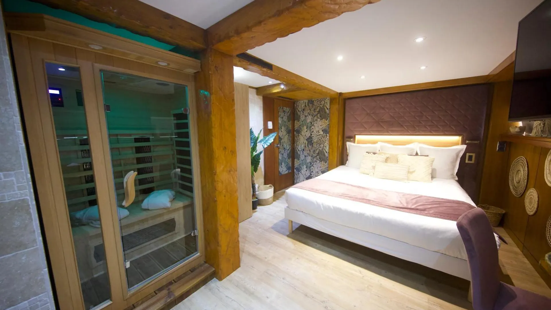 Vip Yacht Hotel 2*