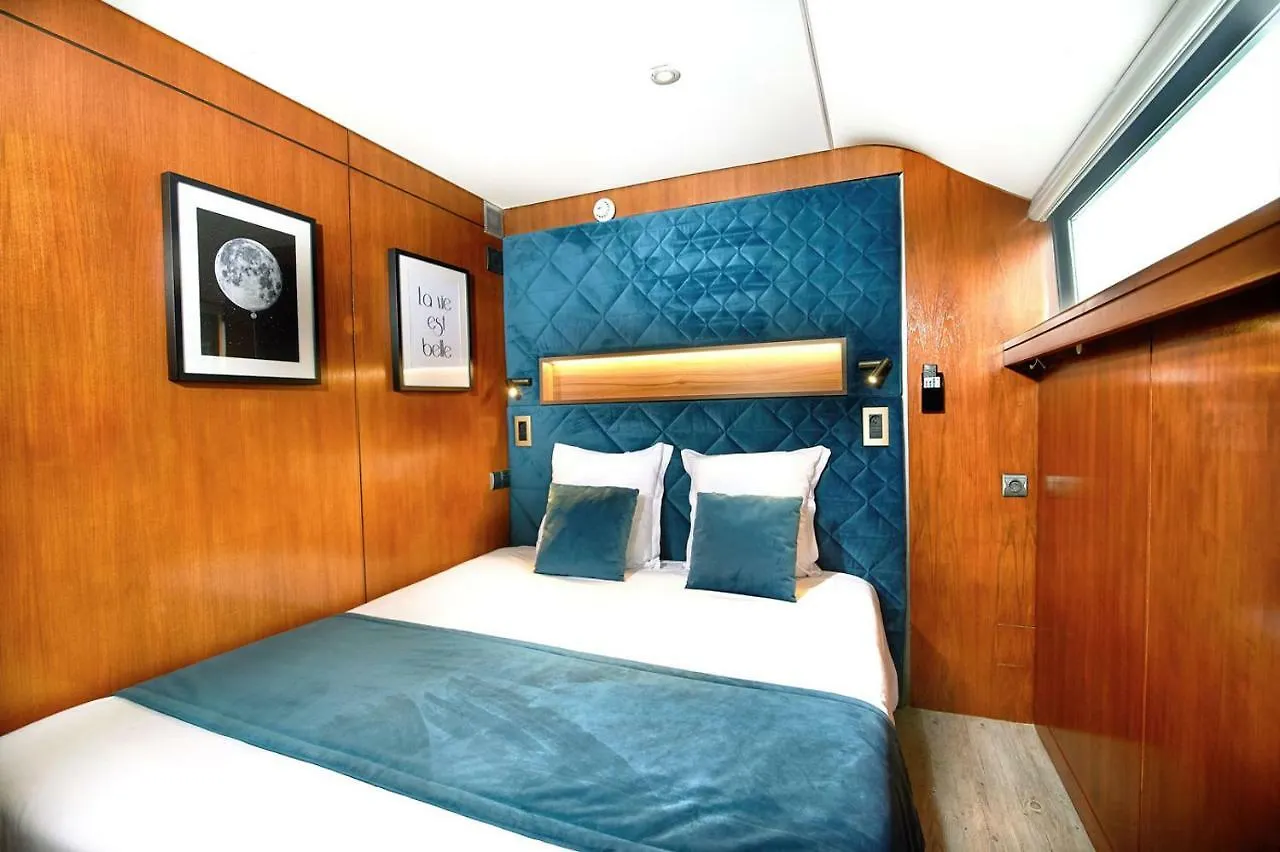 Vip Yacht & فندق باريس